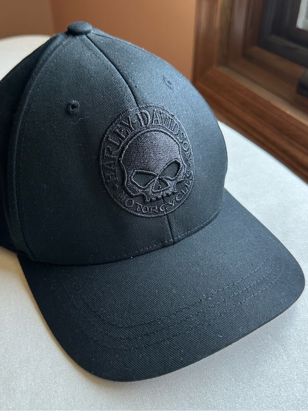 Harley-Davidson Licensed Skull Logo Black Baseball Cap L/XL Flexfit NWOT